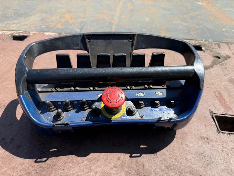 Renault Premium Lander PM 36 P radio control !!! - Xe cẩu tự hành: hình 4 Renault Premium Lander PM 36 P radio control !!! - Xe cẩu tự hành: hình 4
