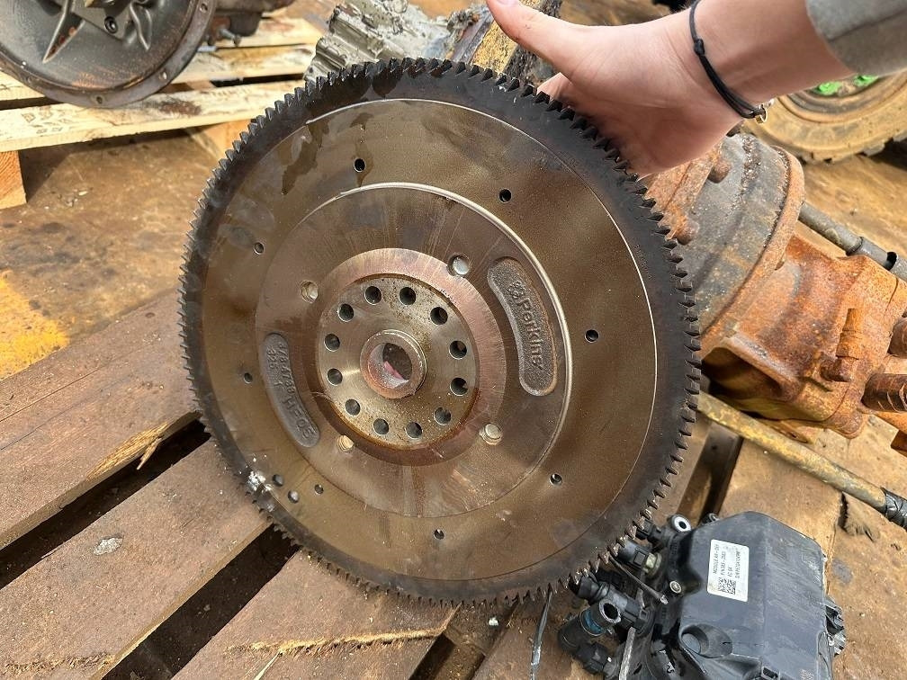 CAT 323 c7.1acert flywheel 378-4739 2009173 - Động cơ cho Máy móc xây dựng: hình 3 CAT 323 c7.1acert flywheel 378-4739 2009173 - Động cơ cho Máy móc xây dựng: hình 3