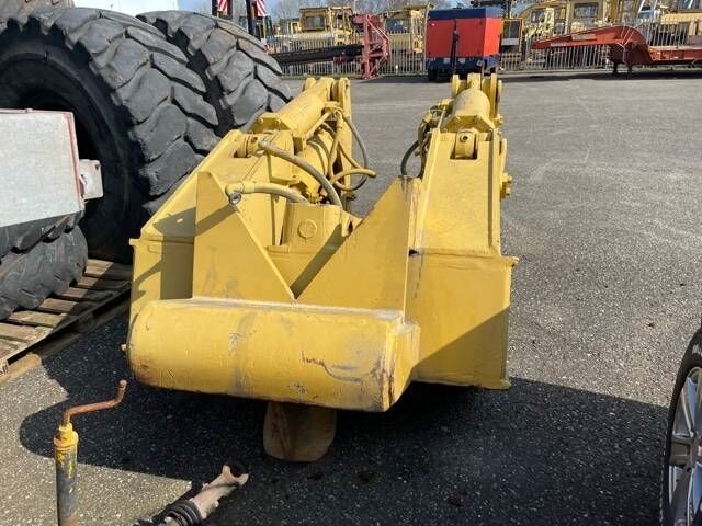 CAT D 8 R Ripper CAT D 8 R Ripper - Cần xé cho Máy móc xây dựng: hình 2 CAT D 8 R Ripper CAT D 8 R Ripper - Cần xé cho Máy móc xây dựng: hình 2