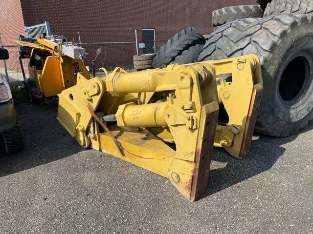 CAT D 8 R Ripper CAT D 8 R Ripper - Cần xé cho Máy móc xây dựng: hình 1 CAT D 8 R Ripper CAT D 8 R Ripper - Cần xé cho Máy móc xây dựng: hình 1