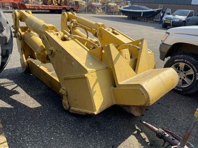 CAT D 8 R Ripper CAT D 8 R Ripper - Cần xé cho Máy móc xây dựng: hình 3 CAT D 8 R Ripper CAT D 8 R Ripper - Cần xé cho Máy móc xây dựng: hình 3