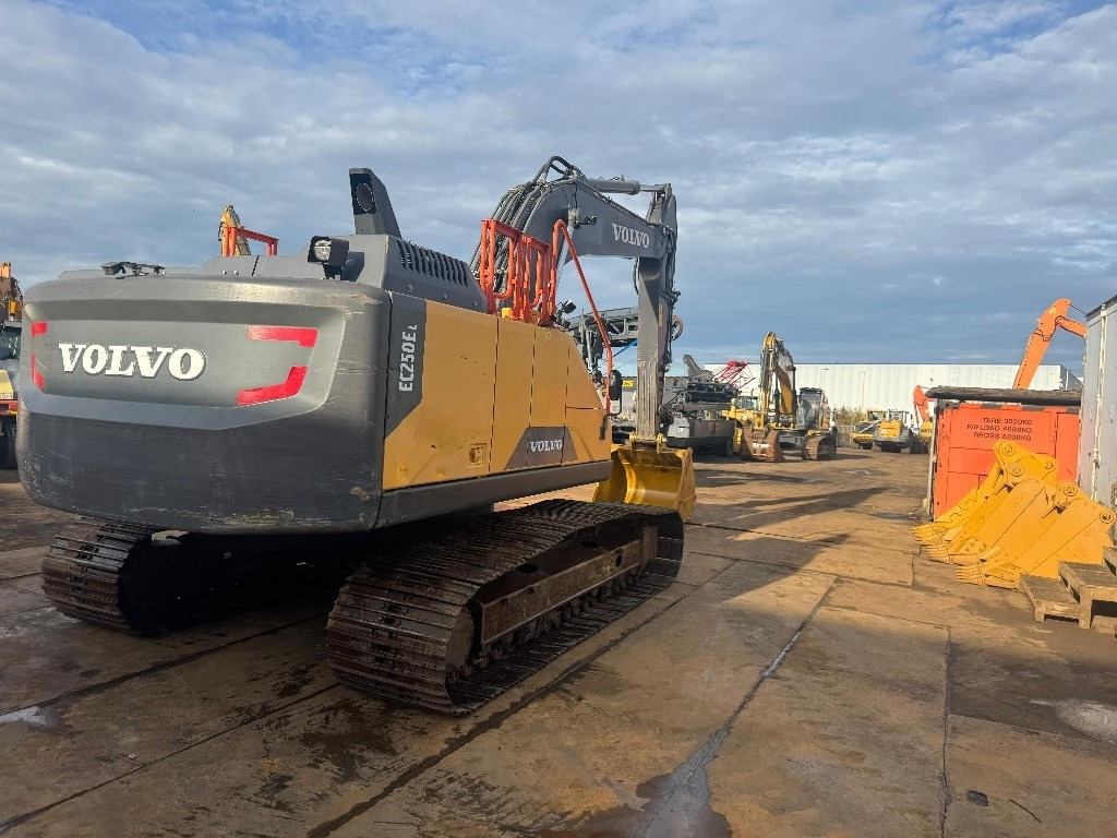 Volvo EC 250 EL - Máy xúc bánh xích: hình 5 Volvo EC 250 EL - Máy xúc bánh xích: hình 5