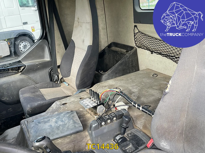 Renault Kerax 370 - Xe chở container/ Xe tải hoán đổi thân: hình 3 Renault Kerax 370 - Xe chở container/ Xe tải hoán đổi thân: hình 3