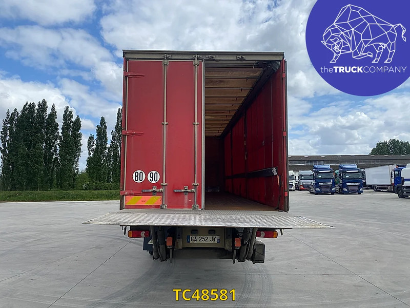 Renault Premium - Xe tải thùng mui bạt: hình 3 Renault Premium - Xe tải thùng mui bạt: hình 3
