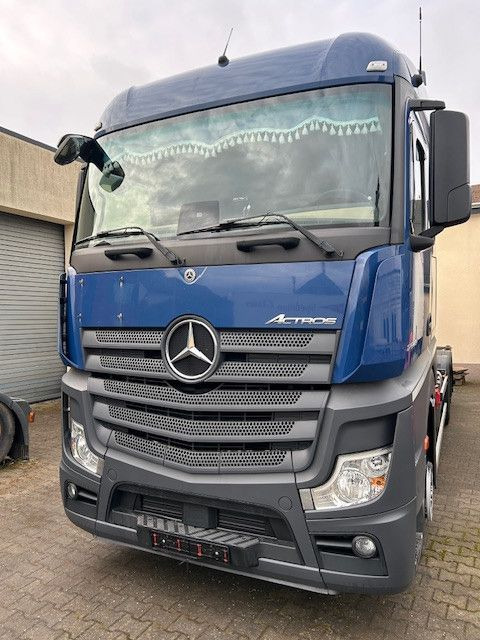 Mercedes-Benz 2548 Mercedes-Benz 2548 - Xe chở container/ Xe tải hoán đổi thân: hình 3 Mercedes-Benz 2548 Mercedes-Benz 2548 - Xe chở container/ Xe tải hoán đổi thân: hình 3