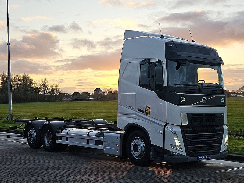 Volvo FH 460 - Xe chở container/ Xe tải hoán đổi thân: hình 5 Volvo FH 460 - Xe chở container/ Xe tải hoán đổi thân: hình 5