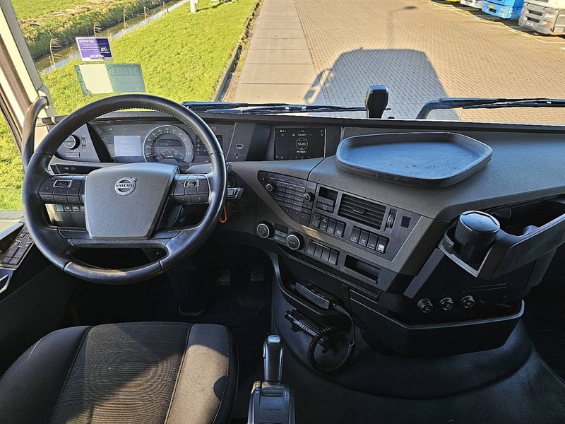 Interior photo 1: Xe đầu kéo Volvo FH 460 ALCOA'S I-SEE ACC