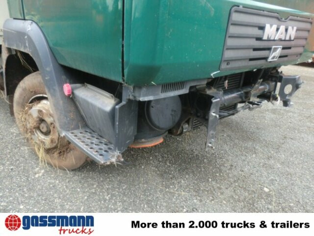 MAN L33 8.180 C 4x2, Unfallfahrzeug mit - Xe tải hộp: hình 4 MAN L33 8.180 C 4x2, Unfallfahrzeug mit - Xe tải hộp: hình 4