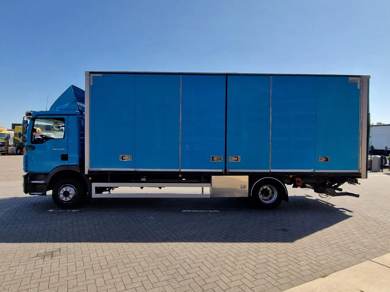 MAN TGM 15.250 4x2 - Box truck with sidedoors - Loadlift - Euro 5 - Automatic - Camera - Xe tải hộp: hình 4 MAN TGM 15.250 4x2 - Box truck with sidedoors - Loadlift - Euro 5 - Automatic - Camera - Xe tải hộp: hình 4