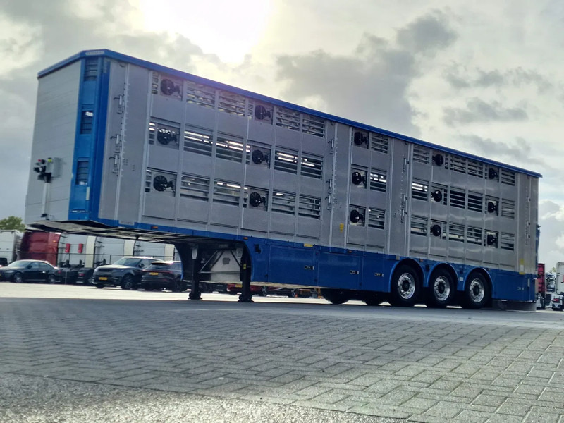 Pezzaioli New 3 stock livestock trailer 95.4M2 - Water & Ventilation - Lifting floors - Lifting roof - Lift axle - Sơ mi rơ moóc chở gia súc: hình 4 Pezzaioli New 3 stock livestock trailer 95.4M2 - Water & Ventilation - Lifting floors - Lifting roof - Lift axle - Sơ mi rơ moóc chở gia súc: hình 4