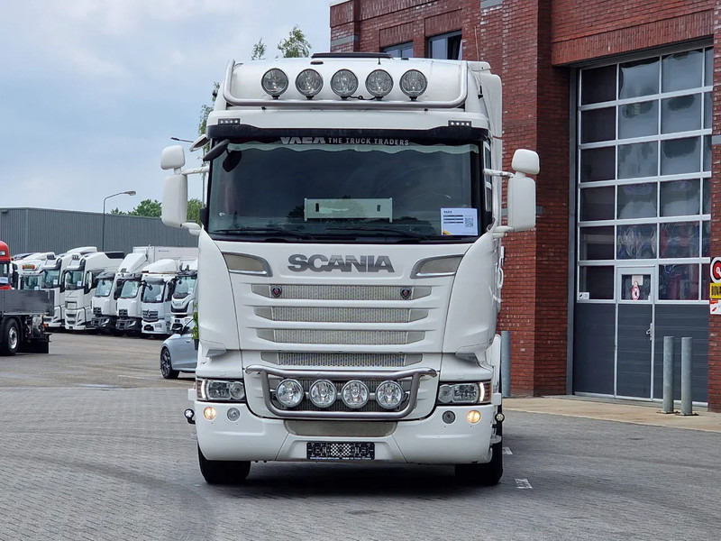 Scania R580 V8 Highline 6x2*4 - Chassis - Retarder - Steering axle - 410 WB - Custom interior - Full air - Xe tải khung gầm: hình 2 Scania R580 V8 Highline 6x2*4 - Chassis - Retarder - Steering axle - 410 WB - Custom interior - Full air - Xe tải khung gầm: hình 2