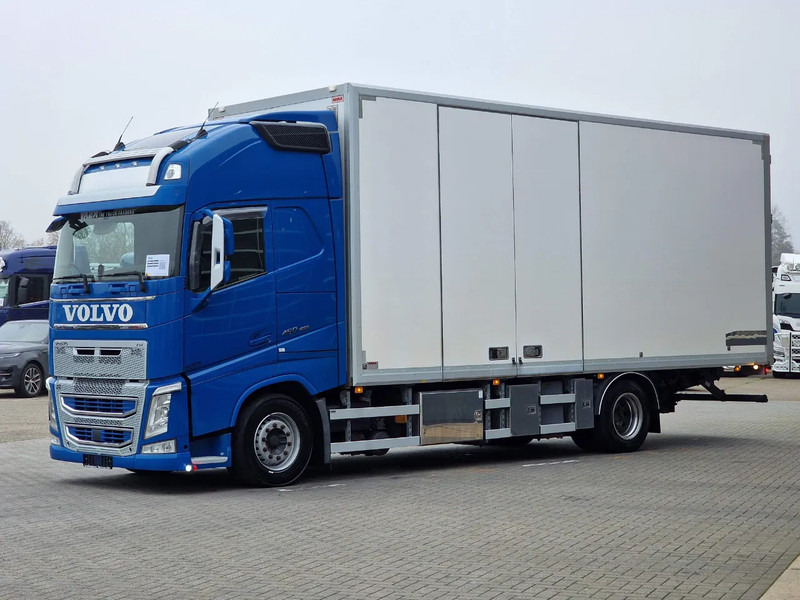 Volvo FH 13.460 Globetrotter XL 4x2 - Box with side doors - Manual gearbox - Full air - Xe tải hộp: hình 3 Volvo FH 13.460 Globetrotter XL 4x2 - Box with side doors - Manual gearbox - Full air - Xe tải hộp: hình 3