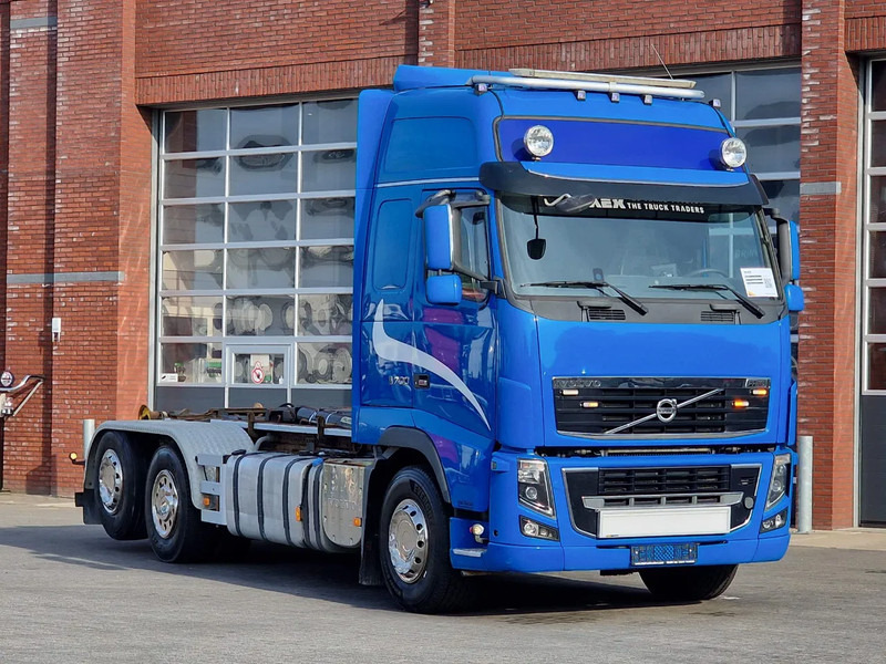 Volvo FH 16.700 Globetrotter 6x2*4 - Palfinger T20 Hook - Retarder - Steering axle - Xe tải nâng móc: hình 3 Volvo FH 16.700 Globetrotter 6x2*4 - Palfinger T20 Hook - Retarder - Steering axle - Xe tải nâng móc: hình 3