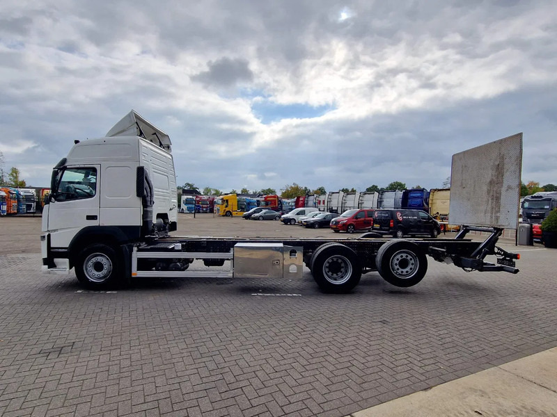 Volvo FM 380 Globetrotter 6x2 Chassis - Loadlift - 4.90 WB - Full air - Low KM - Xe tải khung gầm: hình 4 Volvo FM 380 Globetrotter 6x2 Chassis - Loadlift - 4.90 WB - Full air - Low KM - Xe tải khung gầm: hình 4