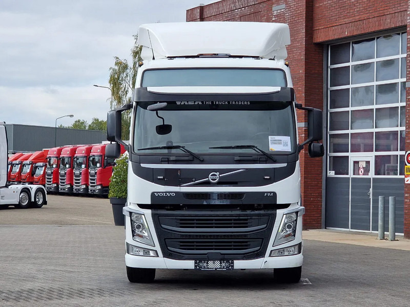 Volvo FM 380 Globetrotter 6x2 Chassis - Loadlift - 4.90 WB - Full air - Low KM - Xe tải khung gầm: hình 2 Volvo FM 380 Globetrotter 6x2 Chassis - Loadlift - 4.90 WB - Full air - Low KM - Xe tải khung gầm: hình 2
