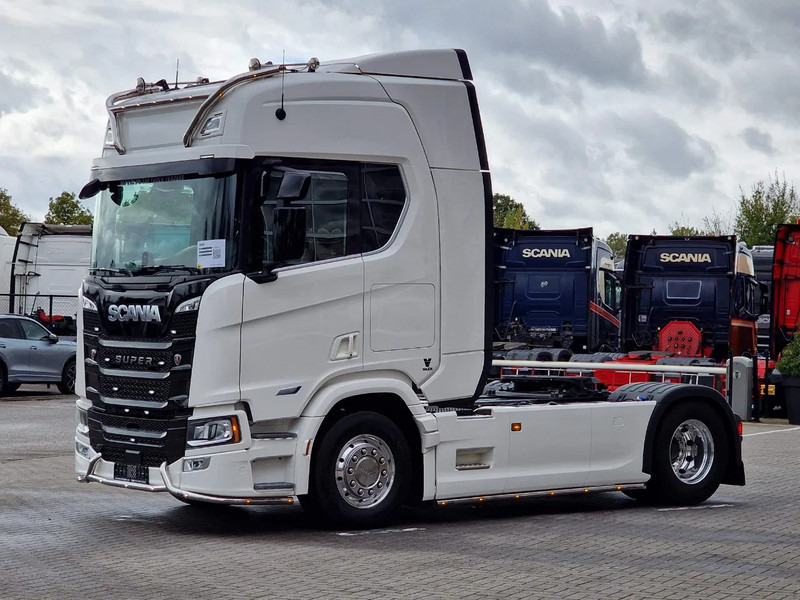 Scania R560 Highline 4x2 - Like new - Full spec - Facelift - Retarder - Night clima - Full air - Alloy wheels - Xe đầu kéo: hình 3 Scania R560 Highline 4x2 - Like new - Full spec - Facelift - Retarder - Night clima - Full air - Alloy wheels - Xe đầu kéo: hình 3