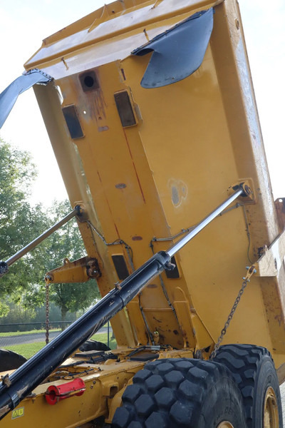 Xe ben đổ có khớp nối Caterpillar 730 04A | TAILGATE | LOW HOURS: hình 10 Xe ben đổ có khớp nối Caterpillar 730 04A | TAILGATE | LOW HOURS: hình 10