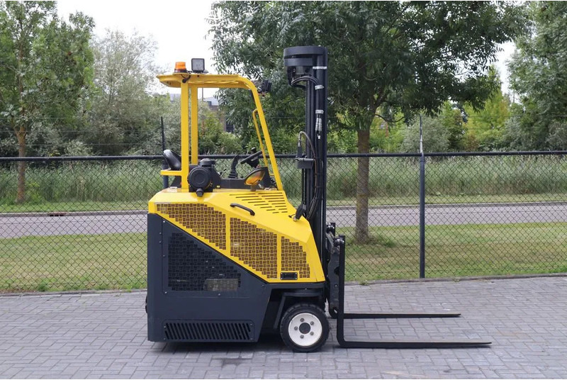 Combilift CB3000 | 2.5 TON | 6 METER | TRIPLEX | SIDESHIFT - Xe tải tiếp cận 4 hướng: hình 4 Combilift CB3000 | 2.5 TON | 6 METER | TRIPLEX | SIDESHIFT - Xe tải tiếp cận 4 hướng: hình 4