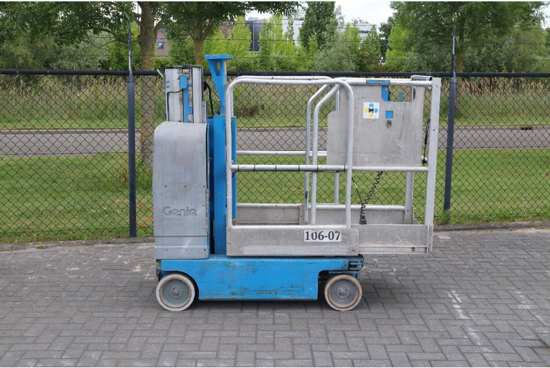 Genie GR-12 | 5.45 METER | 227 KG | MULTIPLE UNITS - Nền bục trên không: hình 4 Genie GR-12 | 5.45 METER | 227 KG | MULTIPLE UNITS - Nền bục trên không: hình 4