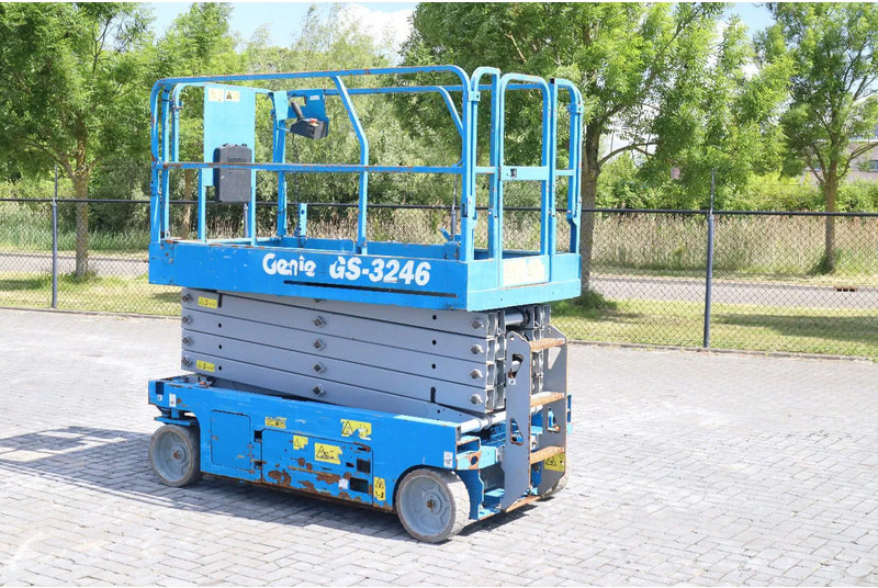 Genie GS-3246 | 12 METER | 318 KG - Máy nâng người hình kéo: hình 2 Genie GS-3246 | 12 METER | 318 KG - Máy nâng người hình kéo: hình 2
