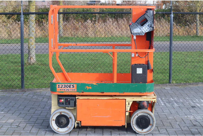JLG 1230 ES | 5.6 METER | 230 KG - Xe nâng người hình viễn vọng kính: hình 1 JLG 1230 ES | 5.6 METER | 230 KG - Xe nâng người hình viễn vọng kính: hình 1
