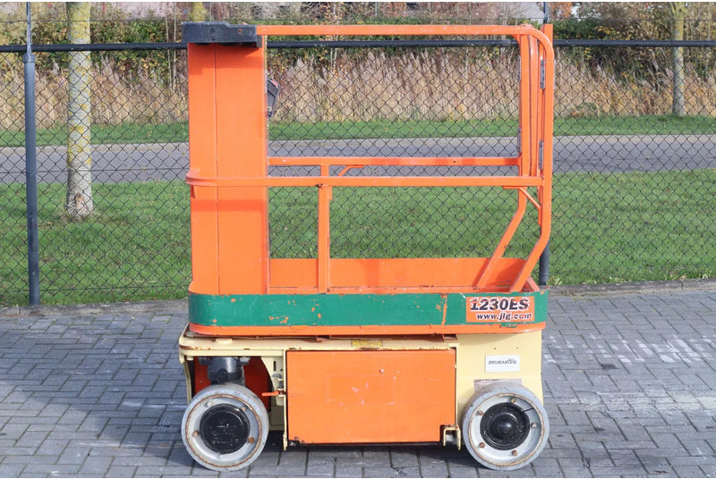 JLG 1230 ES | 5.6 METER | 230 KG - Xe nâng người hình viễn vọng kính: hình 4 JLG 1230 ES | 5.6 METER | 230 KG - Xe nâng người hình viễn vọng kính: hình 4