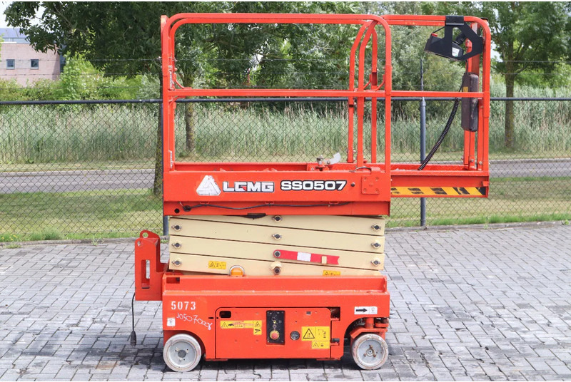 LGMG SS0507 | 6.3 METER | 230 KG | GS-1330 | ES1330 - Máy nâng người hình kéo: hình 4 LGMG SS0507 | 6.3 METER | 230 KG | GS-1330 | ES1330 - Máy nâng người hình kéo: hình 4