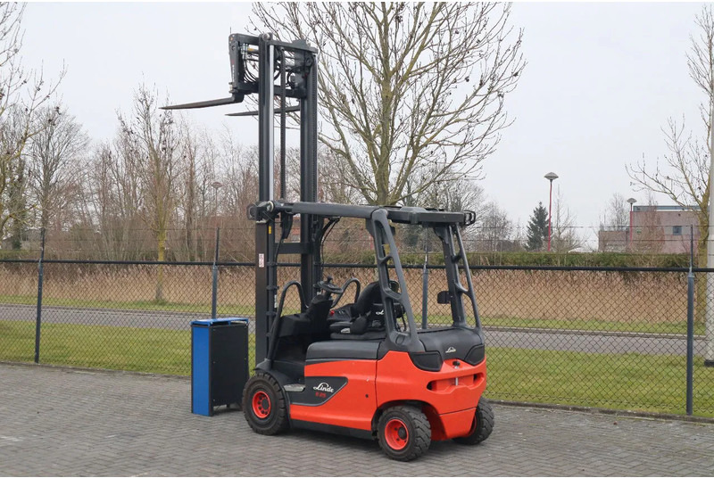 Linde E25 R-01 ROADSTER | DEMO | SIDESHIFT | FORK SPREADERS - Xe nâng điện: hình 3 Linde E25 R-01 ROADSTER | DEMO | SIDESHIFT | FORK SPREADERS - Xe nâng điện: hình 3