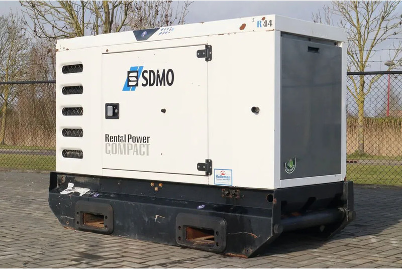 SDMO R44C3 | 44 KVA | GOOD WORKING - Bộ phát điện: hình 2 SDMO R44C3 | 44 KVA | GOOD WORKING - Bộ phát điện: hình 2
