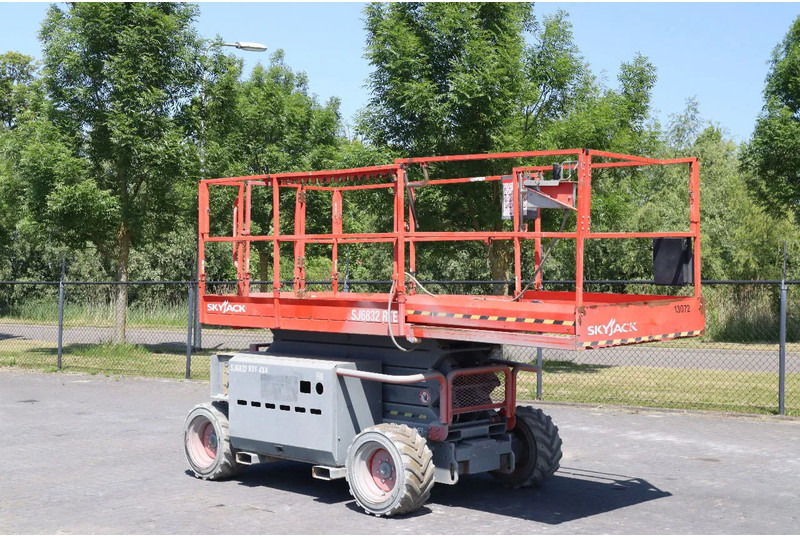 Skyjack SJ 6832 RTE | 12 METER | 454 KG - Máy nâng người hình kéo: hình 5 Skyjack SJ 6832 RTE | 12 METER | 454 KG - Máy nâng người hình kéo: hình 5