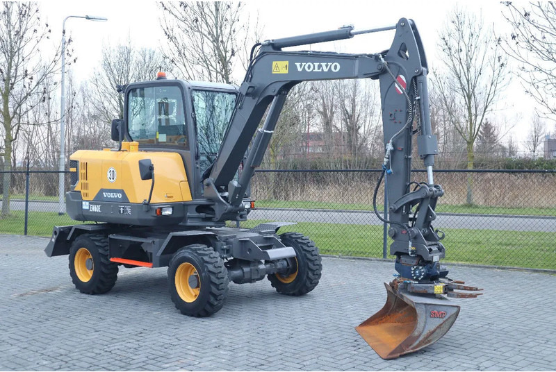 Volvo EW 60 E | DEMO | 30 KM/H | ROTOTILT + GRIPPER | BUCKET - Máy xúc bánh lốp: hình 5 Volvo EW 60 E | DEMO | 30 KM/H | ROTOTILT + GRIPPER | BUCKET - Máy xúc bánh lốp: hình 5