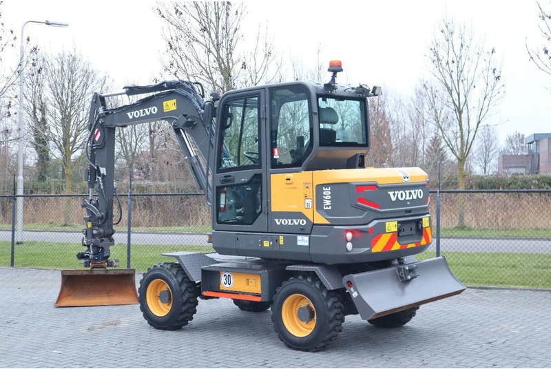 Volvo EW 60 E | DEMO | 30 KM/H | ROTOTILT + GRIPPER | BUCKET - Máy xúc bánh lốp: hình 3 Volvo EW 60 E | DEMO | 30 KM/H | ROTOTILT + GRIPPER | BUCKET - Máy xúc bánh lốp: hình 3