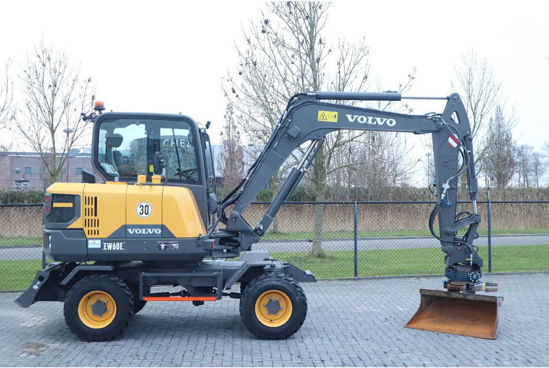Volvo EW 60 E | DEMO | 30 KM/H | ROTOTILT + GRIPPER | BUCKET - Máy xúc bánh lốp: hình 4 Volvo EW 60 E | DEMO | 30 KM/H | ROTOTILT + GRIPPER | BUCKET - Máy xúc bánh lốp: hình 4