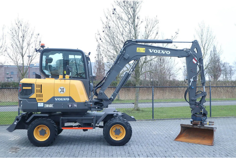 Volvo EW60E | DEMO | 30 KM/H | ROTOTILT + GRIPPER | BUCKET - Máy xúc bánh lốp: hình 4 Volvo EW60E | DEMO | 30 KM/H | ROTOTILT + GRIPPER | BUCKET - Máy xúc bánh lốp: hình 4