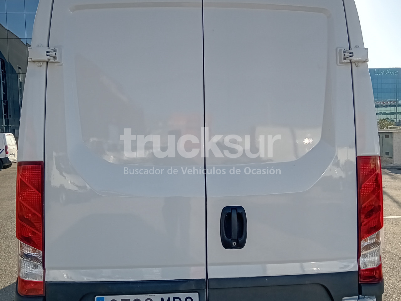 IVECO DAILY 35S16 12M3 - Xe tải nhỏ thùng kín: hình 4 IVECO DAILY 35S16 12M3 - Xe tải nhỏ thùng kín: hình 4