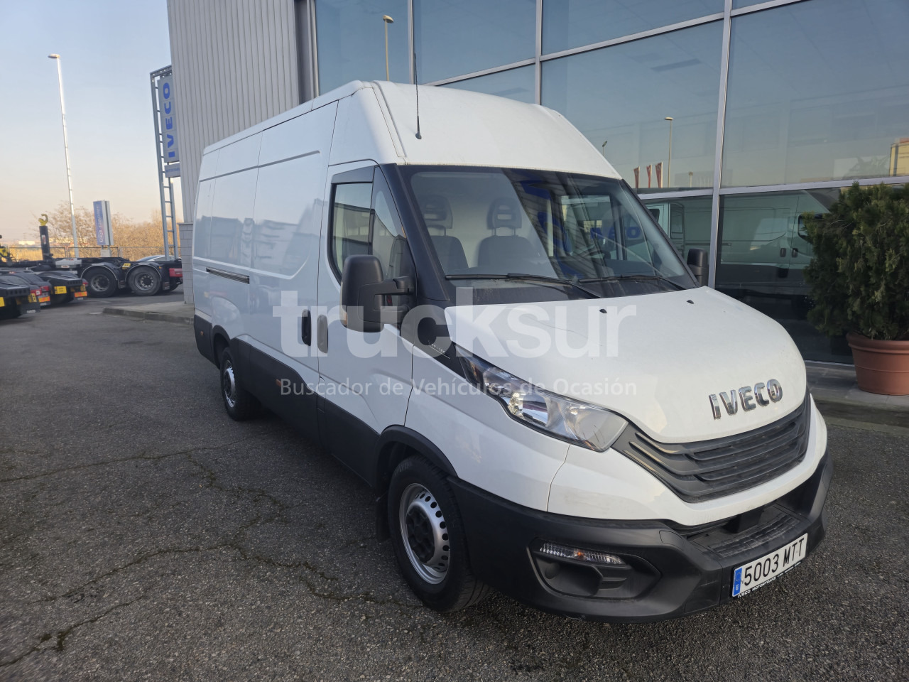 IVECO DAILY 35S16V 12M3 - Xe tải nhỏ thùng kín: hình 3 IVECO DAILY 35S16V 12M3 - Xe tải nhỏ thùng kín: hình 3