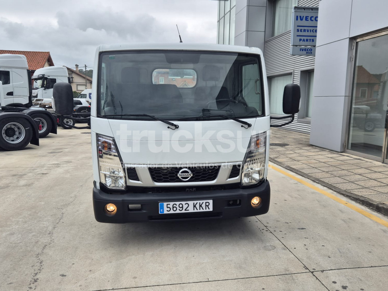 NISSAN NT 400 - Xe tải khung gầm: hình 3 NISSAN NT 400 - Xe tải khung gầm: hình 3