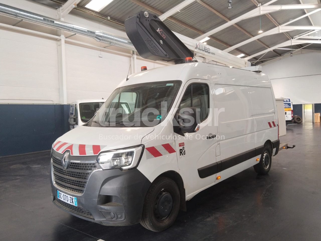 RENAULT MASTER 145.35 - Nền bục trên không gắn trên xe tải: hình 2 RENAULT MASTER 145.35 - Nền bục trên không gắn trên xe tải: hình 2