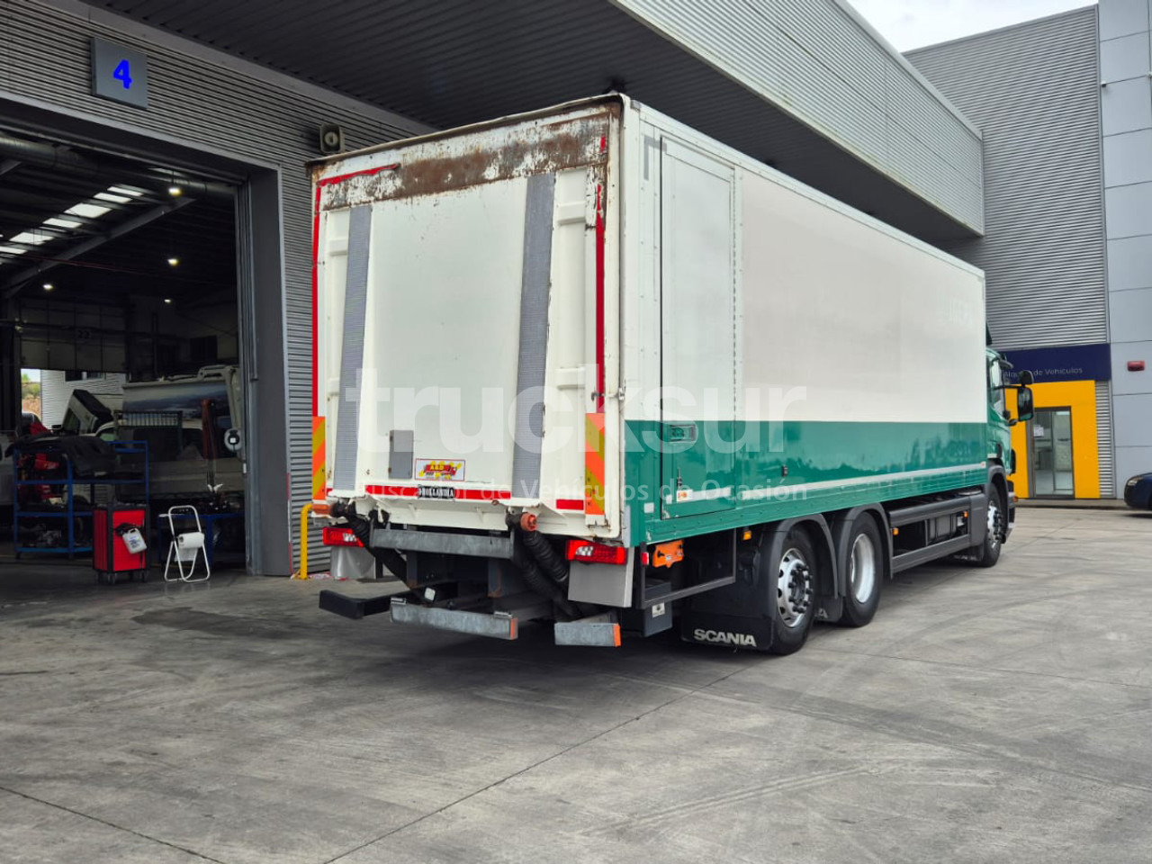 SCANIA P320.26 ejes 6x2*4 - Xe tải thùng mui bạt: hình 4 SCANIA P320.26 ejes 6x2*4 - Xe tải thùng mui bạt: hình 4