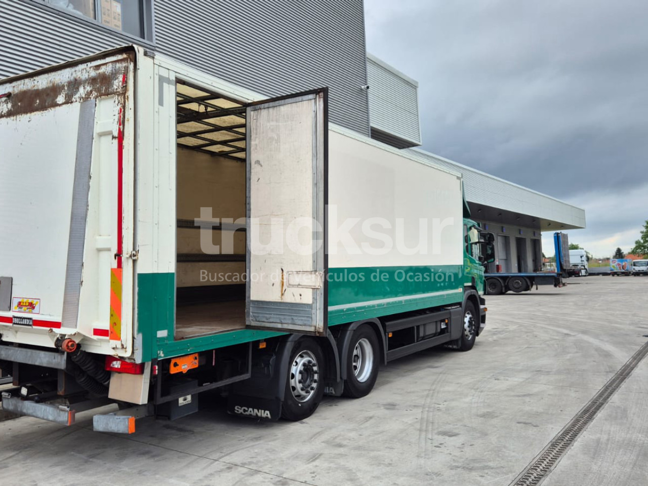 Xe tải thùng mui bạt SCANIA P320.26 ejes 6x2*4: hình 6