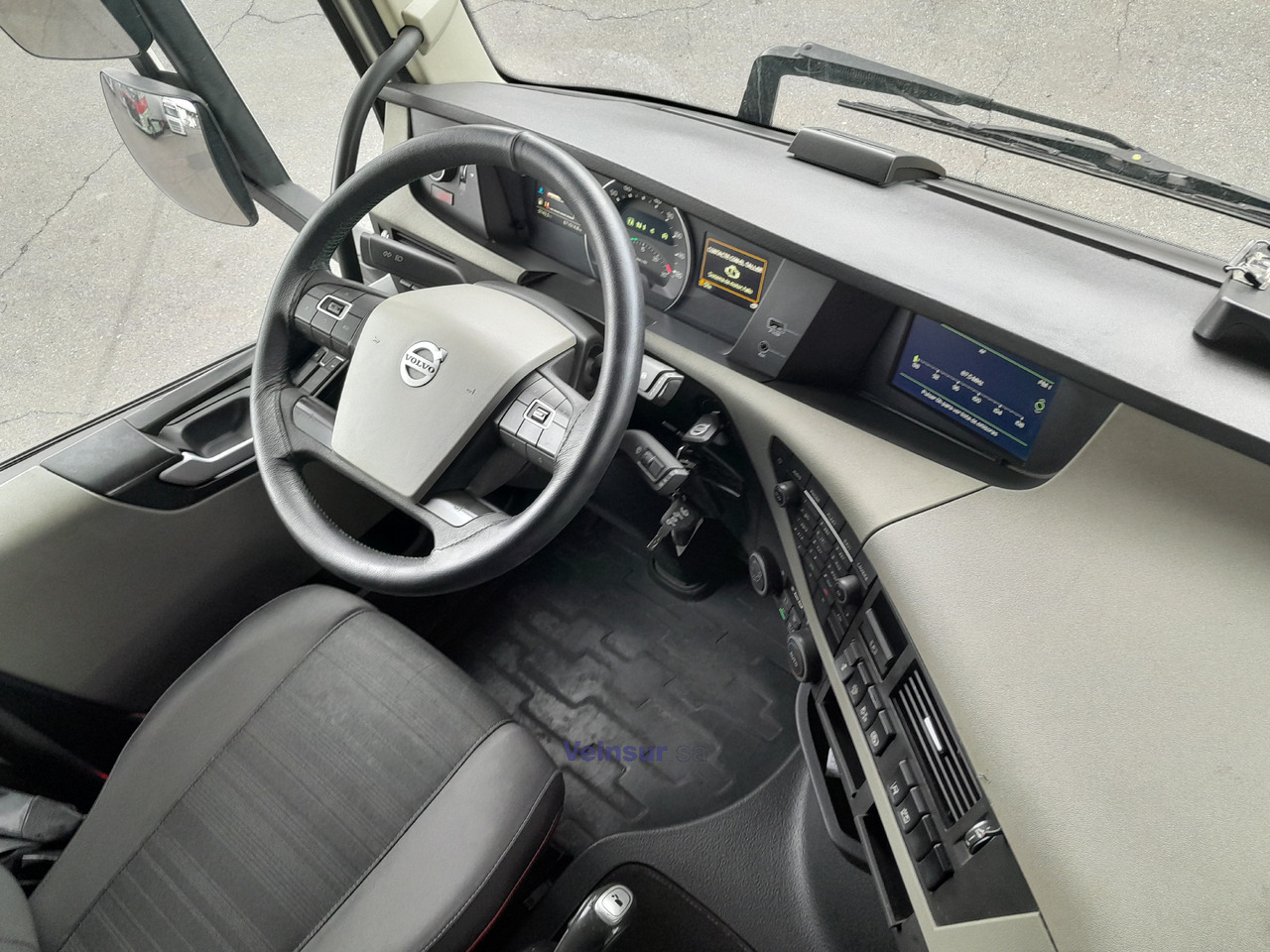 VOLVO FH4 I-SAVE - Xe đầu kéo: hình 5 VOLVO FH4 I-SAVE - Xe đầu kéo: hình 5