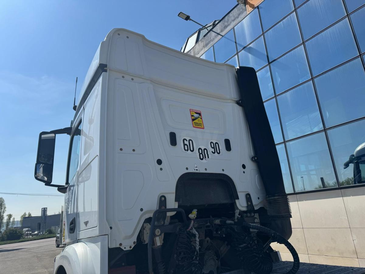 Xe đầu kéo Mercedes Actros 1845: hình 14 Xe đầu kéo Mercedes Actros 1845: hình 14