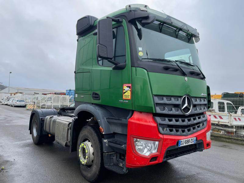 Mercedes Arocs 1845 - Xe đầu kéo: hình 1 Mercedes Arocs 1845 - Xe đầu kéo: hình 1