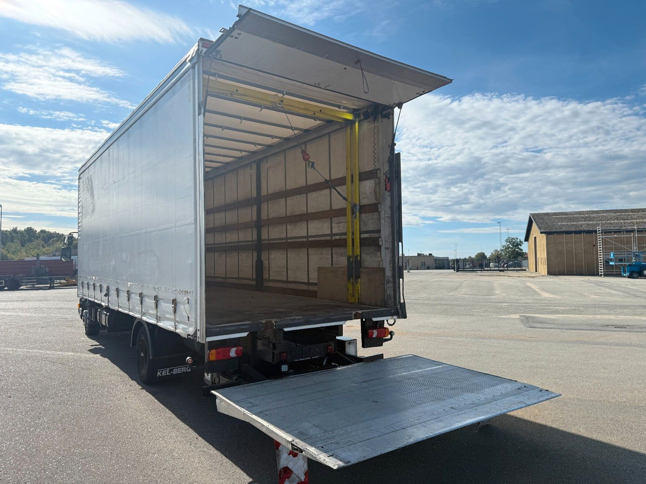 DAF LF 45 /220 4x2 Curtainsider and Taillift Euro 6 - Xe tải thùng mui bạt: hình 5 DAF LF 45 /220 4x2 Curtainsider and Taillift Euro 6 - Xe tải thùng mui bạt: hình 5