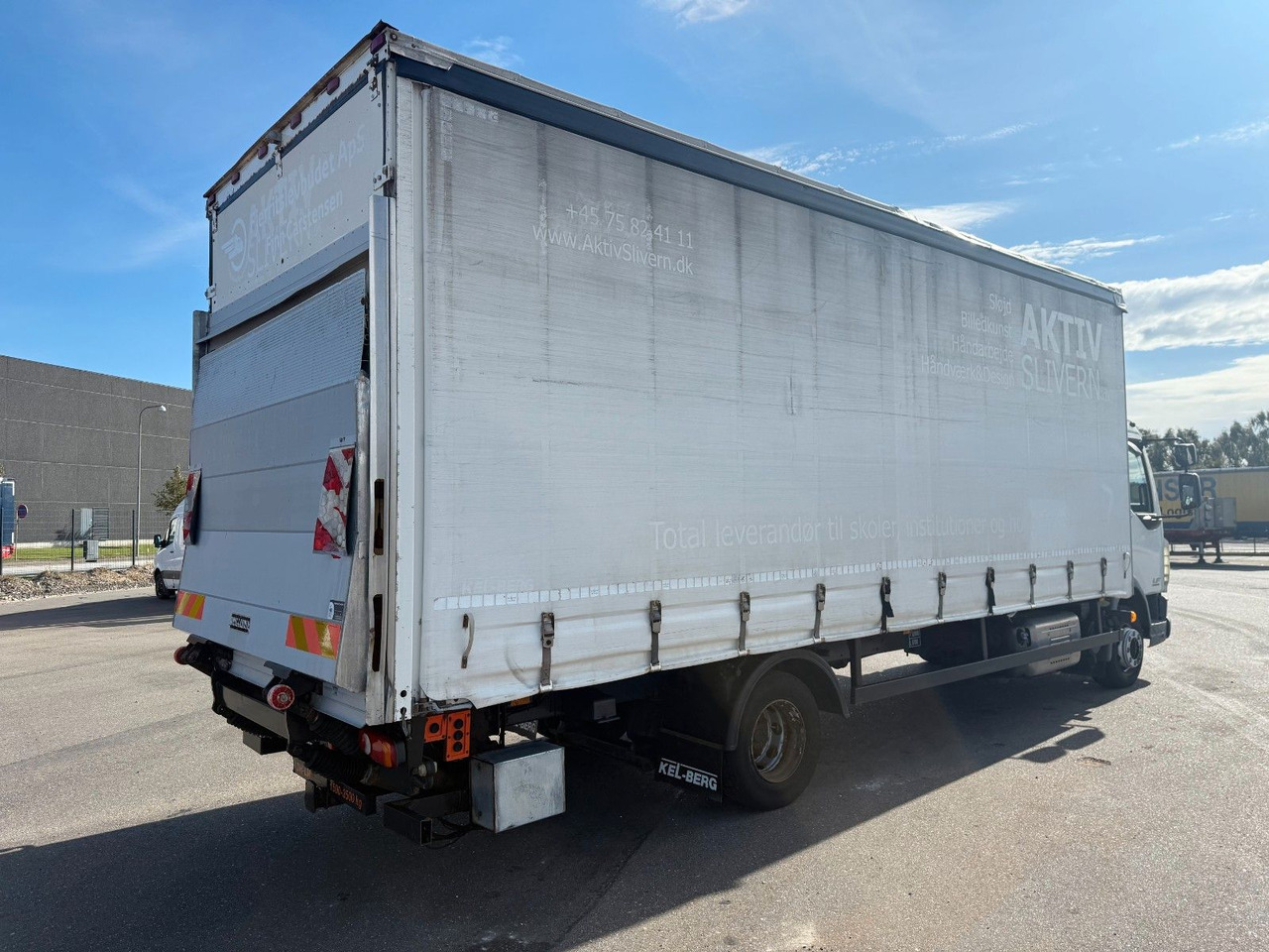 DAF LF 45 /220 4x2 Curtainsider and Taillift Euro 6 - Xe tải thùng mui bạt: hình 3 DAF LF 45 /220 4x2 Curtainsider and Taillift Euro 6 - Xe tải thùng mui bạt: hình 3