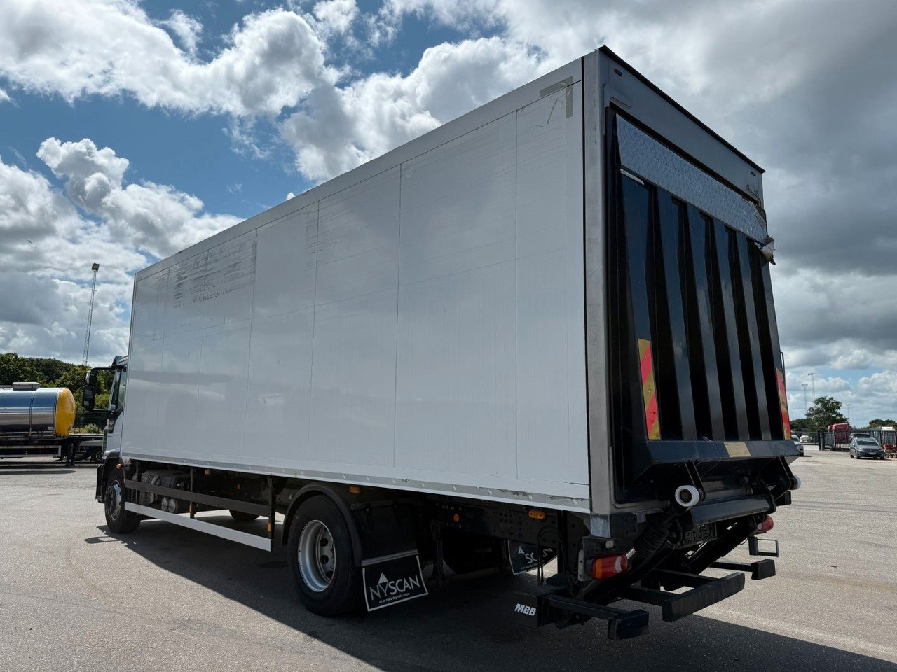 Iveco 180E32 4x2 Schmitz / Thermo King T-1200R Spectru Iveco 180E32 4x2 Schmitz / Thermo King T-1200R Spectru - Xe tải đông lạnh: hình 4 Iveco 180E32 4x2 Schmitz / Thermo King T-1200R Spectru Iveco 180E32 4x2 Schmitz / Thermo King T-1200R Spectru - Xe tải đông lạnh: hình 4