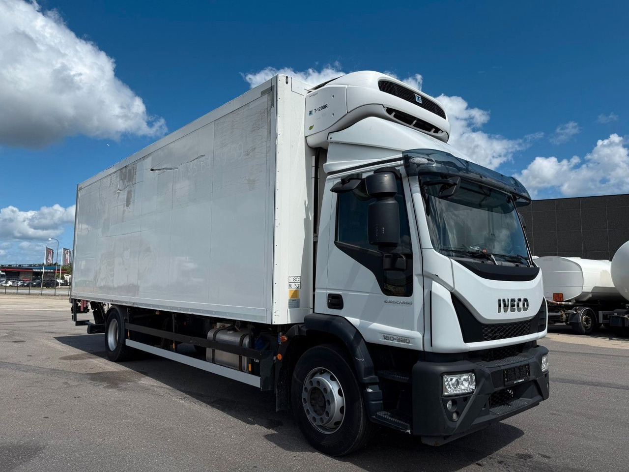 Iveco 180E32 4x2 Schmitz / Thermo King T-1200R Spectru Iveco 180E32 4x2 Schmitz / Thermo King T-1200R Spectru - Xe tải đông lạnh: hình 2 Iveco 180E32 4x2 Schmitz / Thermo King T-1200R Spectru Iveco 180E32 4x2 Schmitz / Thermo King T-1200R Spectru - Xe tải đông lạnh: hình 2