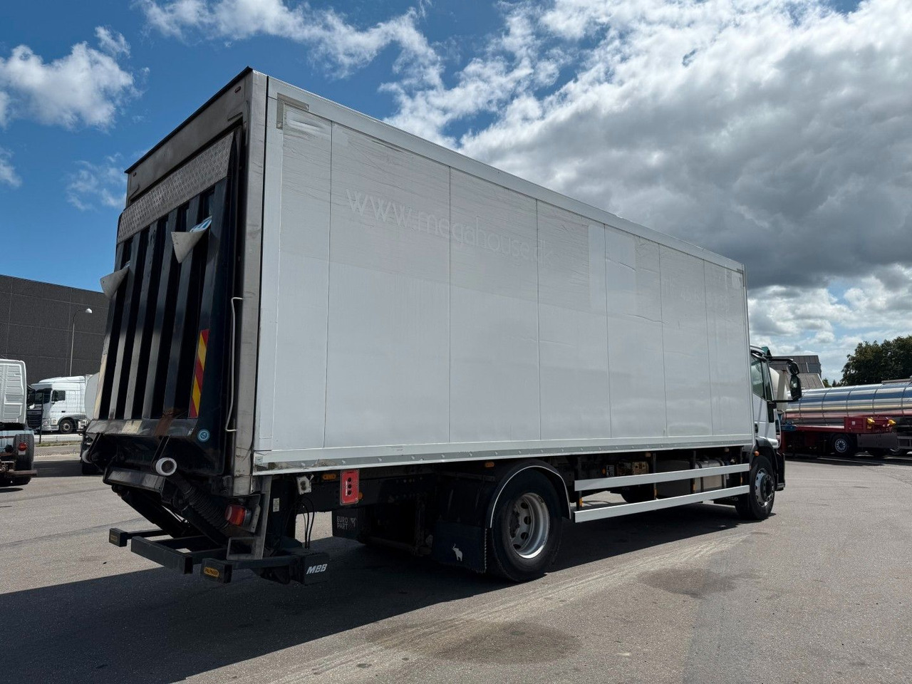 Iveco 180E32 Schmitz / Thermo King T-1200R Spectrum Iveco 180E32 Schmitz / Thermo King T-1200R Spectrum - Xe tải đông lạnh: hình 3 Iveco 180E32 Schmitz / Thermo King T-1200R Spectrum Iveco 180E32 Schmitz / Thermo King T-1200R Spectrum - Xe tải đông lạnh: hình 3