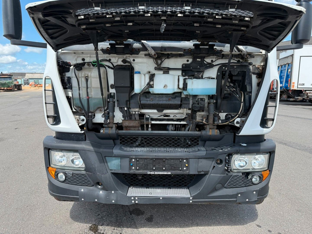 Xe tải đông lạnh Iveco 180E32 Schmitz / Thermo King T-1200R Spectrum Iveco 180E32 Schmitz / Thermo King T-1200R Spectrum: hình 10 Xe tải đông lạnh Iveco 180E32 Schmitz / Thermo King T-1200R Spectrum Iveco 180E32 Schmitz / Thermo King T-1200R Spectrum: hình 10