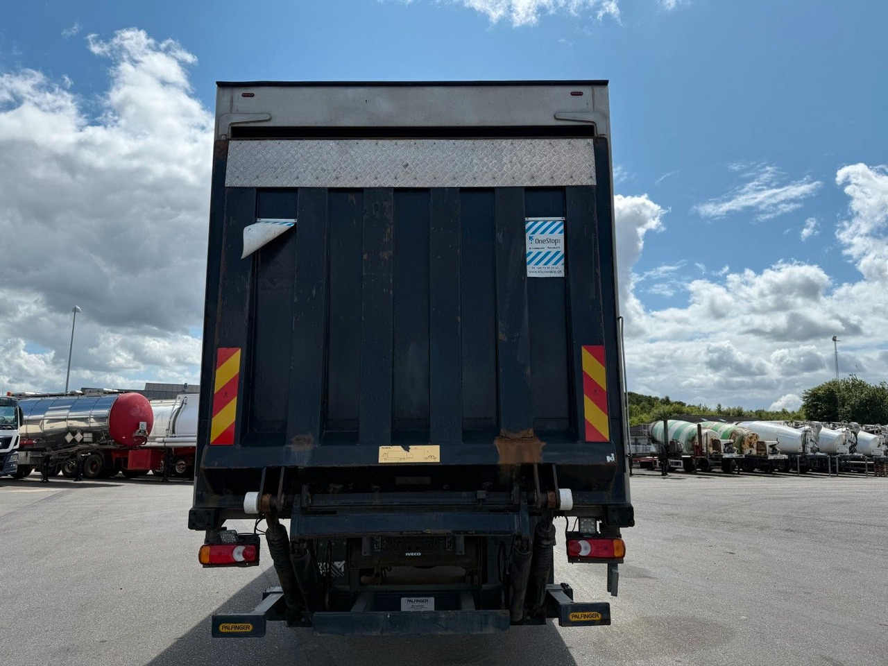 Xe tải đông lạnh Iveco 180E32 Schmitz / Thermo King T-1200R Spectrum Iveco 180E32 Schmitz / Thermo King T-1200R Spectrum: hình 19 Xe tải đông lạnh Iveco 180E32 Schmitz / Thermo King T-1200R Spectrum Iveco 180E32 Schmitz / Thermo King T-1200R Spectrum: hình 19